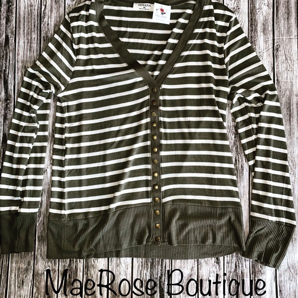 Boutique olive an ivory snap cardigan